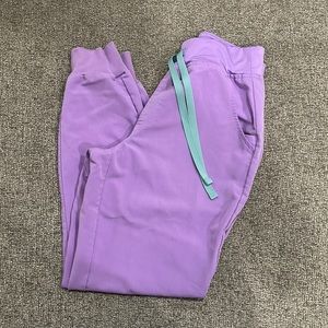 Figs XS petite joggers in lilac dawn